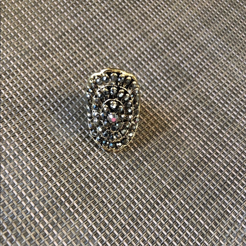 SHINY RHINESTONE OVAL RING